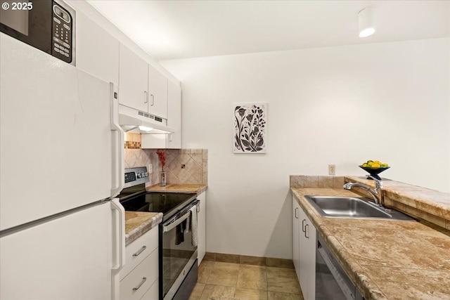 413 NW Uptown Ter Unit 2A, Portland, OR 97210 - kitchen with stainless steel appliances, under cabinet range hood, a sink, backsplash, and baseboards