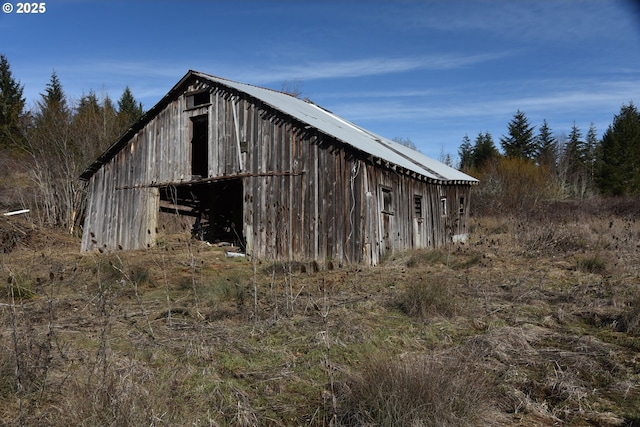 view of outbuilding