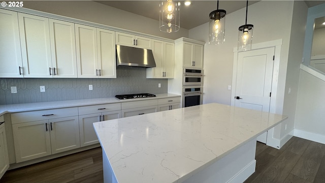 kitchen with dark wood-style floors, tasteful backsplash, black cooktop, and under cabinet range hood