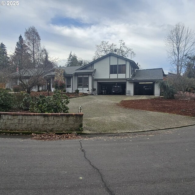 view of front of property featuring a front lawn and a garage