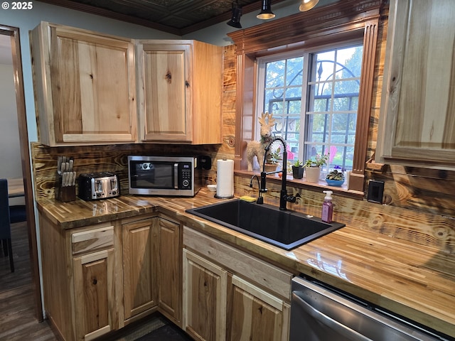 kitchen with sink, stainless steel appliances, and light brown cabinetry