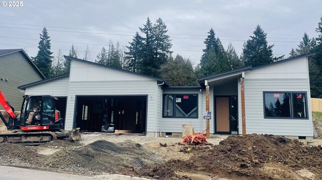 view of front of home with a garage and a front lawn