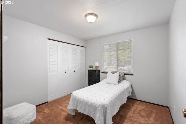 1911 SW Vista Pl, Pendleton, OR 97801 - bedroom featuring carpet floors, a closet, and baseboards