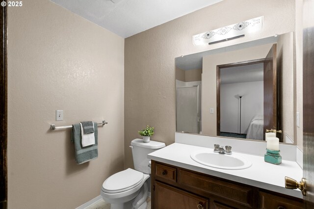 1911 SW Vista Pl, Pendleton, OR 97801 - bathroom featuring vanity, toilet, a textured wall, and a shower