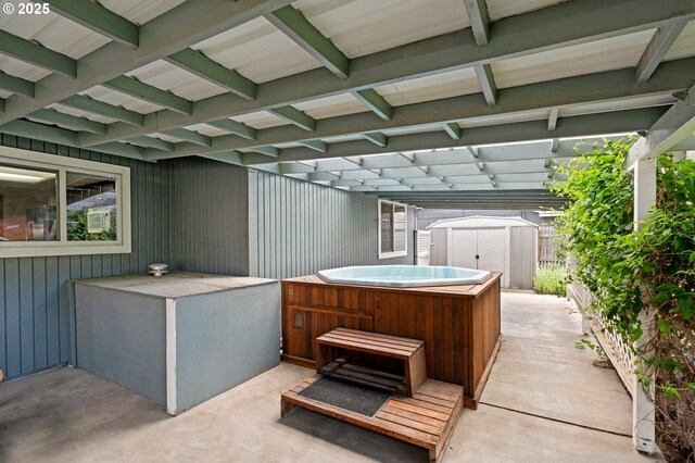 1911 SW Vista Pl, Pendleton, OR 97801 - view of patio with a hot tub