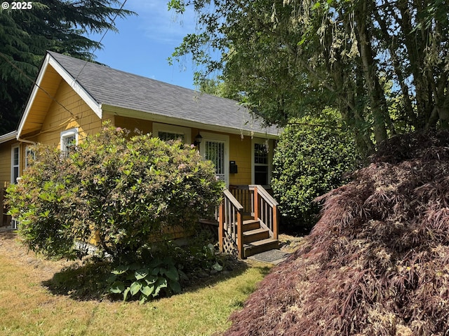 6433 NE 35th Ave, Portland, OR 97211 - view of front of home with roof with shingles
