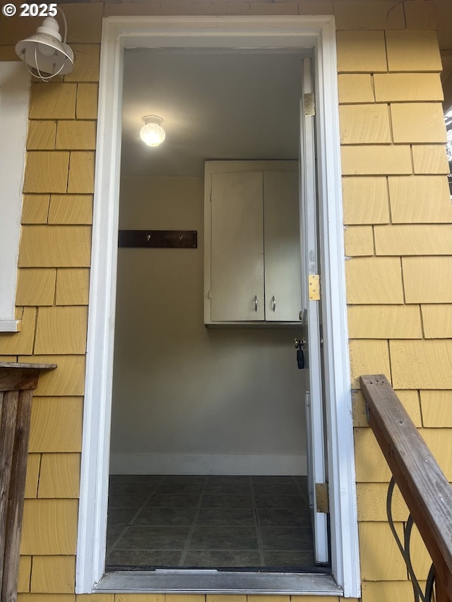 6433 NE 35th Ave, Portland, OR 97211 - property entrance