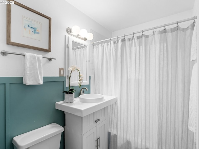 3516 N Missouri Ave, Portland, OR 97227 - full bath featuring vanity and curtained shower