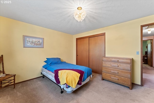 2242 W Hayes St, Woodburn, OR 97071 - bedroom featuring baseboards, a notable chandelier, a closet, and light colored carpet