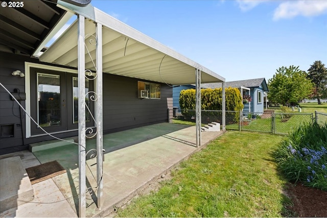 2242 W Hayes St, Woodburn, OR 97071 - view of patio / terrace with fence and a carport