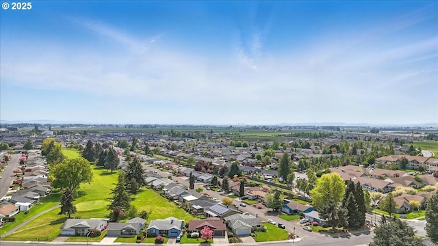 2242 W Hayes St, Woodburn, OR 97071 - bird's eye view featuring a residential view