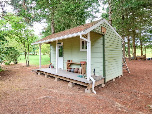 view of outbuilding