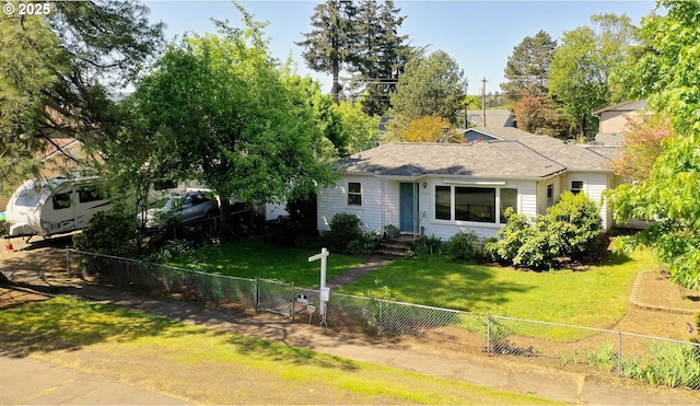 view of front facade featuring a fenced backyard and a front lawn