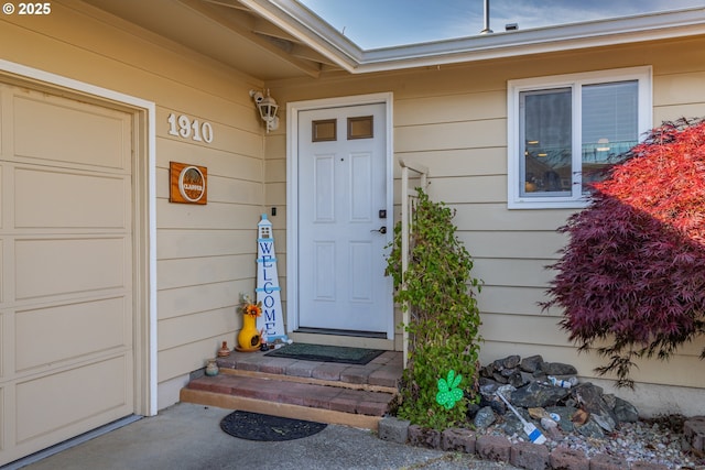 1910 Lincoln St, North Bend, OR 97459 - entrance to property featuring a garage