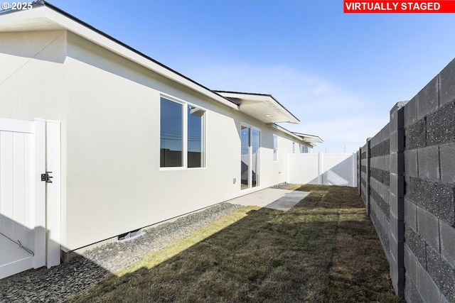 1203 NE Emerald Dr, Hermiston, OR 97838 - view of fenced backyard