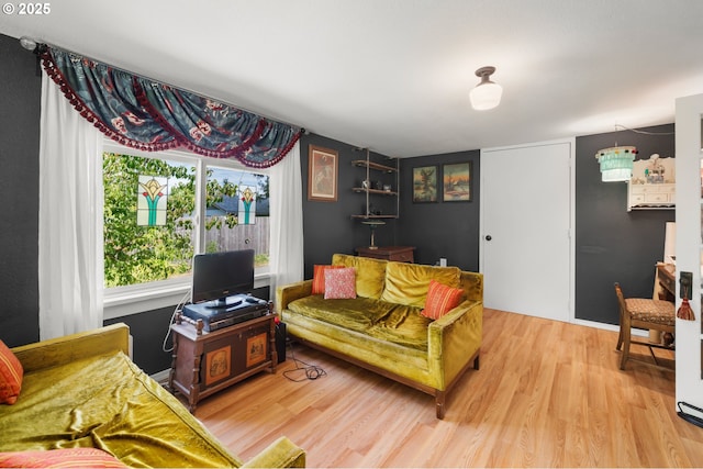 4315 SE Rhodesa St, Milwaukie, OR 97222 - living room featuring wood finished floors