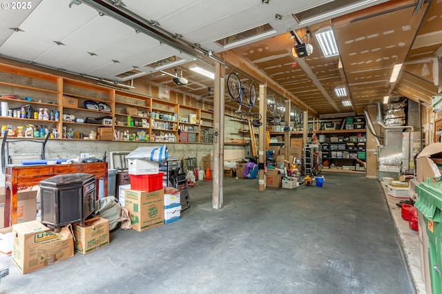 11 Da Vinci St, Lake Oswego, OR 97035 - garage with a garage door opener