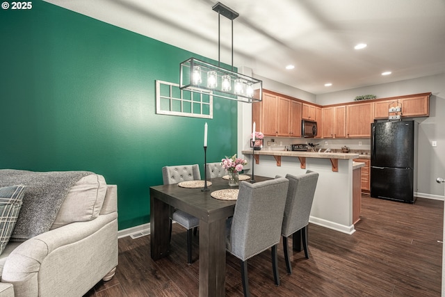 dining room featuring recessed lighting, dark wood finished floors, and baseboards