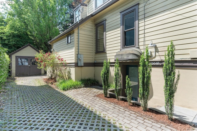 2664 NW Thurman St, Portland, OR 97210 - view of side of home with an outdoor structure
