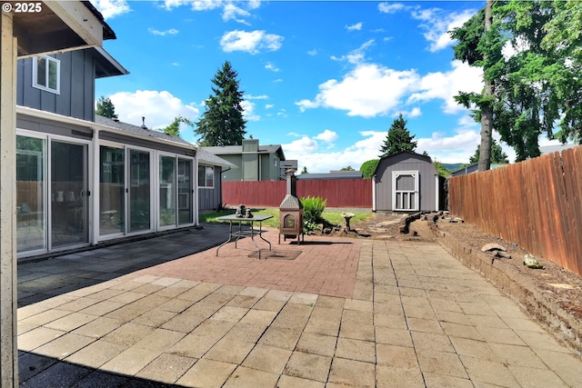523 65th St, Springfield, OR 97478 - fenced backyard featuring a patio area