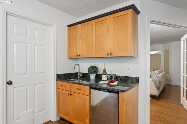 13555 SW Hiteon Ct, Beaverton, OR 97008 - indoor wet bar featuring a textured ceiling, fridge, and light wood-style flooring