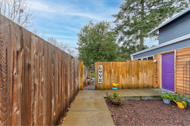 view of yard featuring a patio