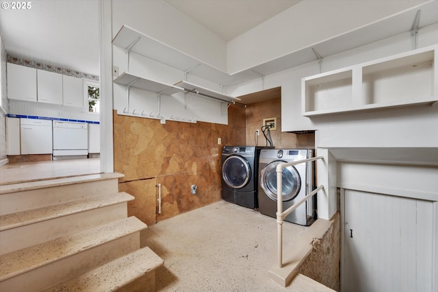 clothes washing area featuring washing machine and dryer