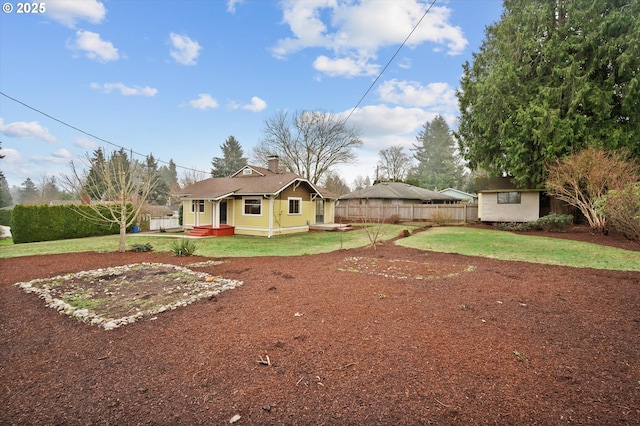 view of yard with an outbuilding