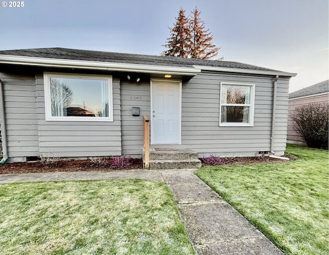 view of front of property with a front yard