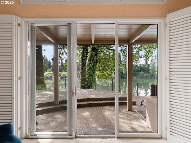 6600 SW Montgomery Way, Wilsonville, OR 97070 - doorway with a water view