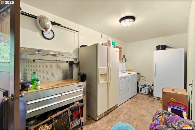 washroom featuring laundry area, a workshop area, and washing machine and dryer