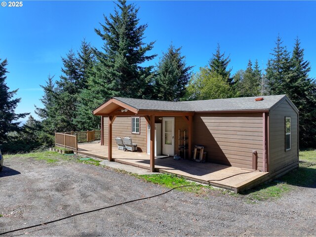 25500 Cape View Loop, Gold Beach, OR 97444 - kitchen featuring a sink, a peninsula, light wood-type flooring, vaulted ceiling, and ceiling fan
