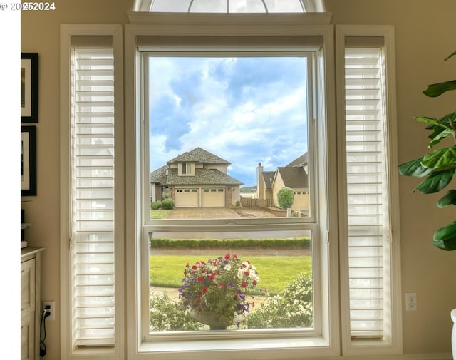 entryway featuring a healthy amount of sunlight