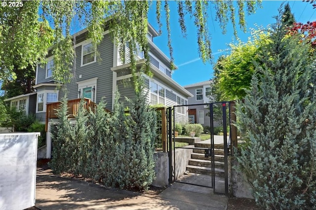2805 SE Hawthorne Blvd Unit B, Portland, OR 97214 - view of side of home with a gate
