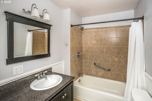 821 13th Ave, Seaside, OR 97138 - bathroom with shower / bath combo with shower curtain and vanity