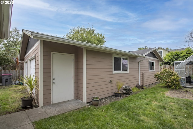 821 13th Ave, Seaside, OR 97138 - back of house featuring an outbuilding