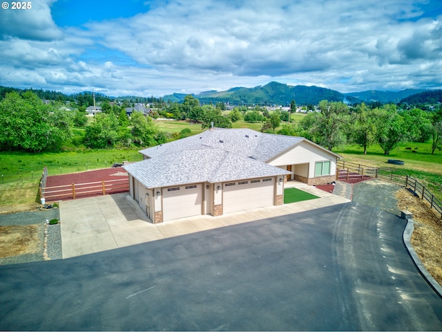 910 Swallow Ave, Sutherlin, OR 97479 - view of subject property featuring a mountainous background