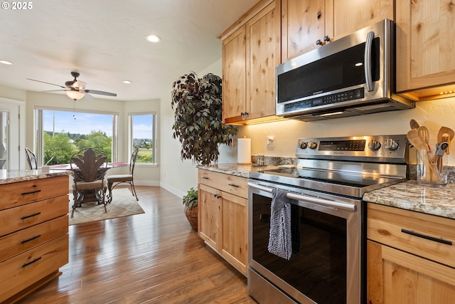910 Swallow Ave, Sutherlin, OR 97479 - kitchen with appliances with stainless steel finishes, wood finished floors, light brown cabinets, and recessed lighting