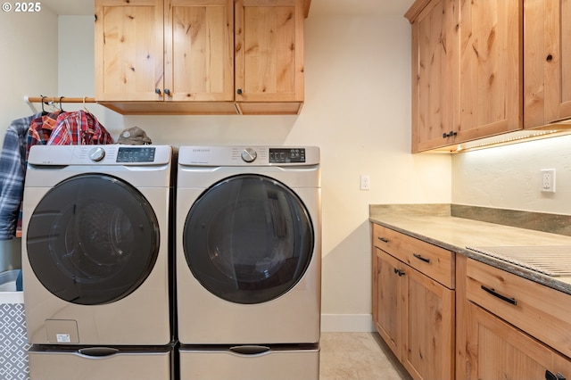 910 Swallow Ave, Sutherlin, OR 97479 - laundry area featuring washer and clothes dryer, cabinet space, and baseboards