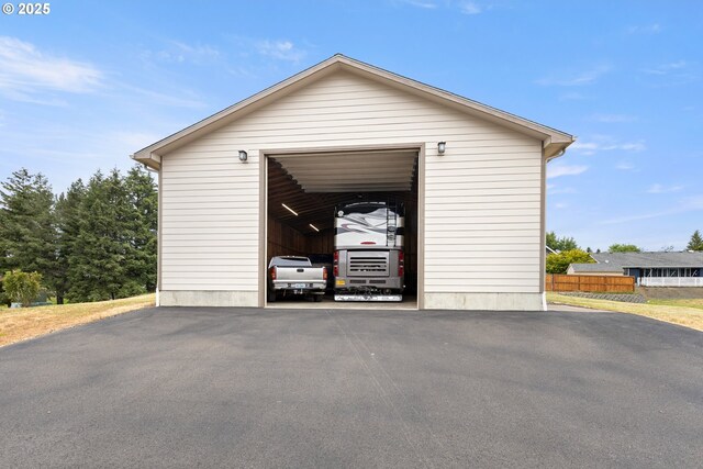 910 Swallow Ave, Sutherlin, OR 97479 - view of detached garage