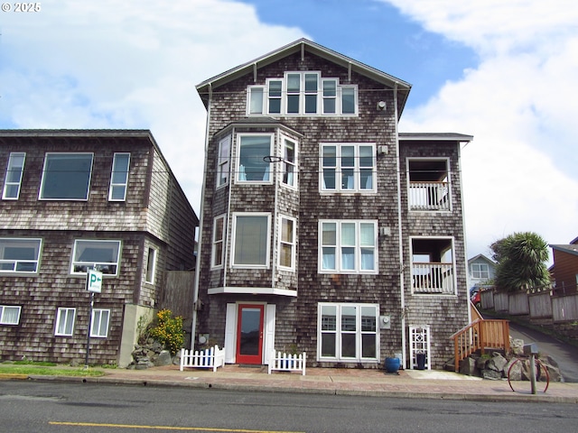 view of front facade