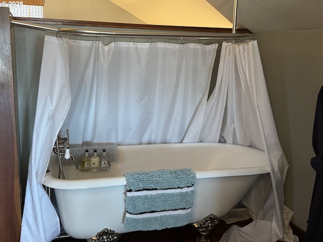 bathroom featuring a bathing tub