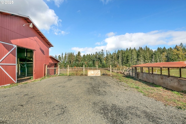 view of yard with an outdoor structure