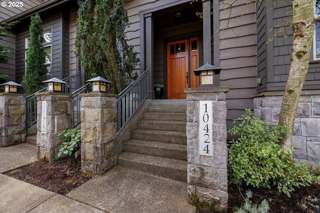 property entrance featuring a porch