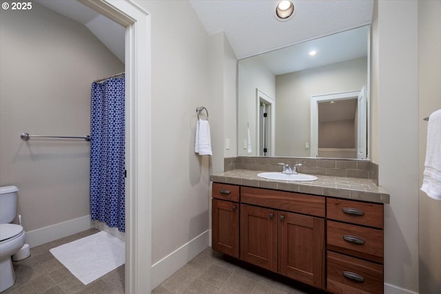 full bathroom featuring vanity, baseboards, recessed lighting, toilet, and decorative backsplash