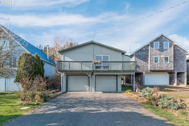 view of front facade with an attached garage and driveway