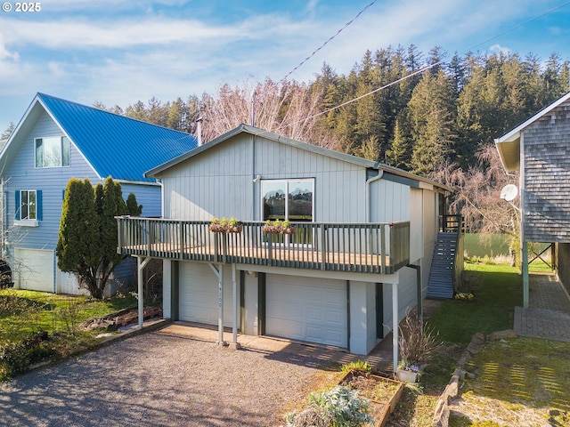 view of front of house featuring driveway and an attached garage