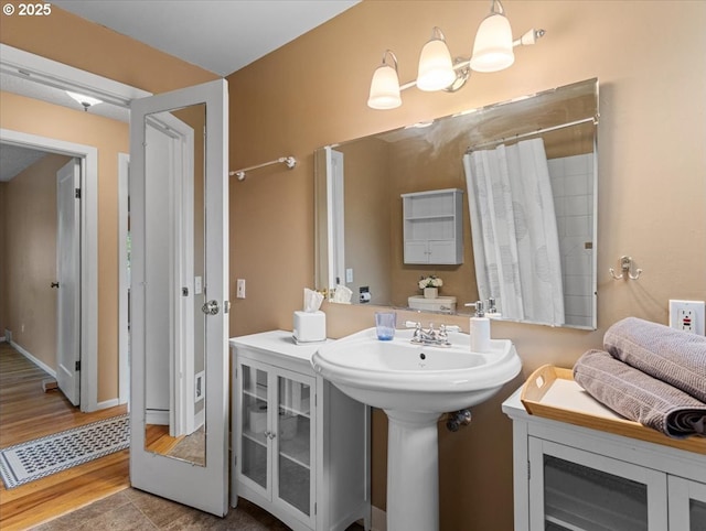 4501 NW Washington St, Vancouver, WA 98663 - bathroom with a shower with curtain