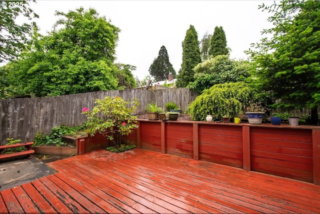 5002 SW Vacuna St, Portland, OR 97219 - deck with a fenced backyard