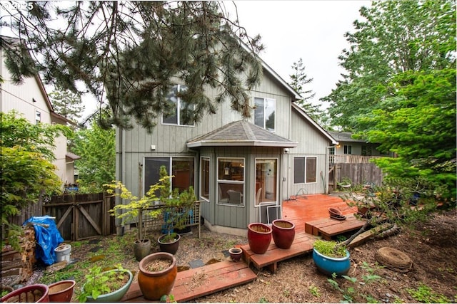 5002 SW Vacuna St, Portland, OR 97219 - back of property with a deck and fence
